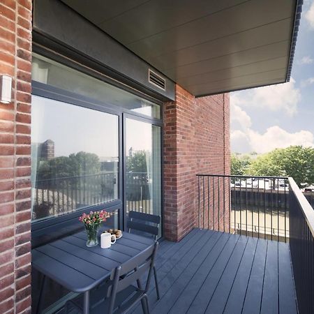 Modern Studios And Apartments At Barking Wharf In Londres Exterior foto