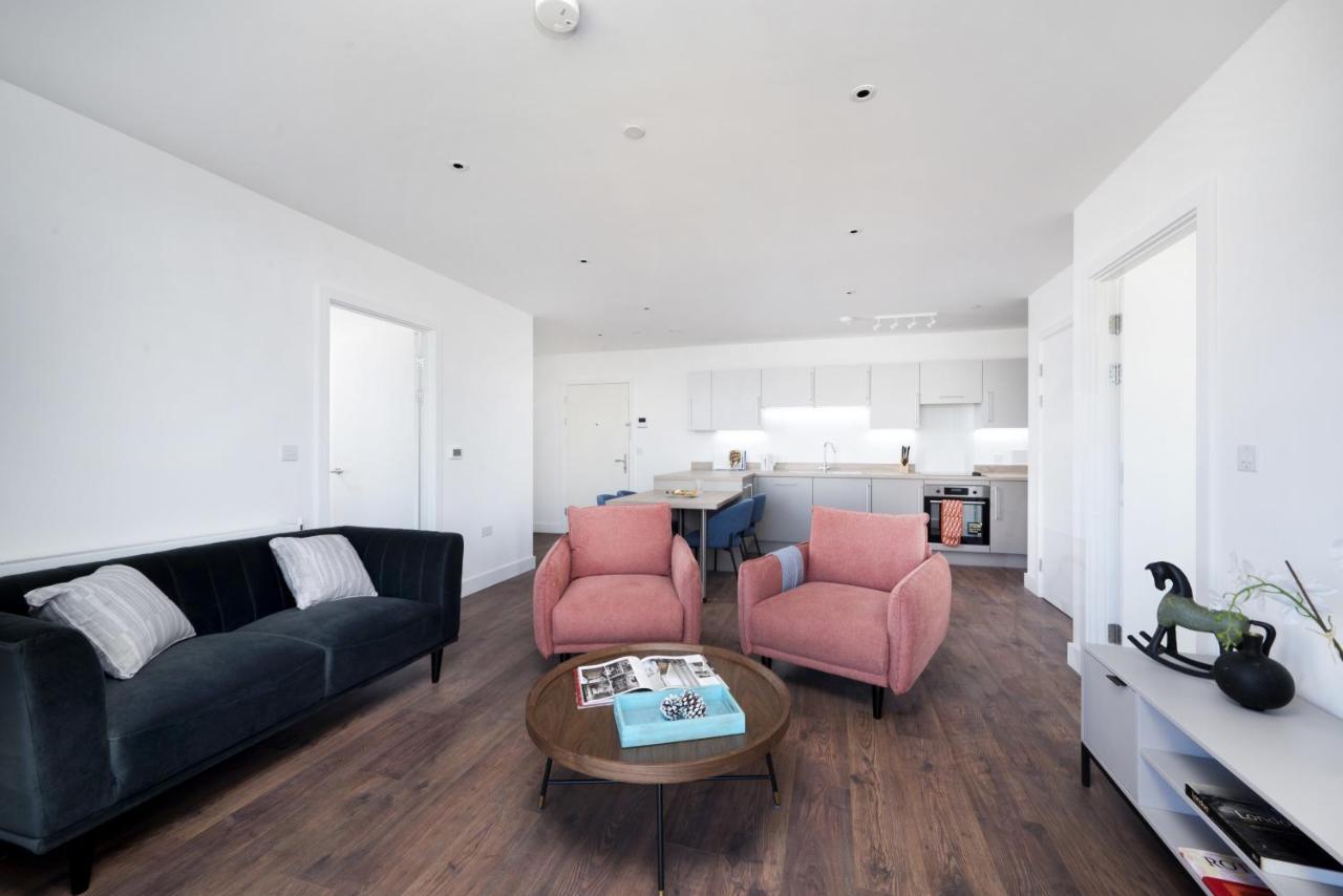Modern Studios And Apartments At Barking Wharf In Londres Exterior foto