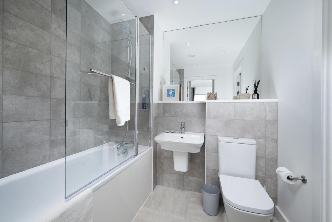 Modern Studios And Apartments At Barking Wharf In Londres Exterior foto