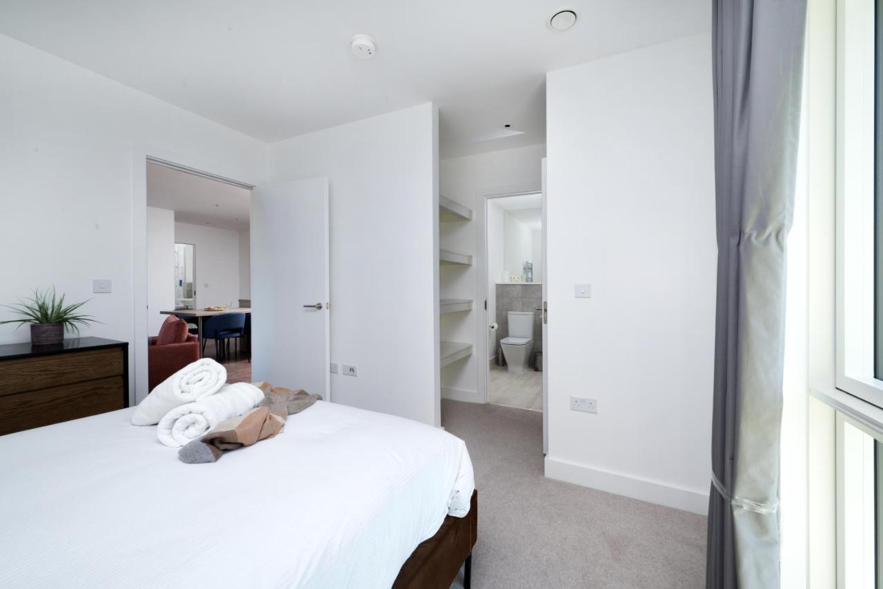 Modern Studios And Apartments At Barking Wharf In Londres Exterior foto