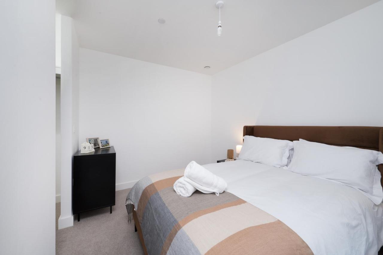 Modern Studios And Apartments At Barking Wharf In Londres Exterior foto