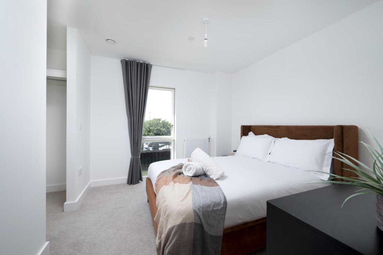Modern Studios And Apartments At Barking Wharf In Londres Exterior foto